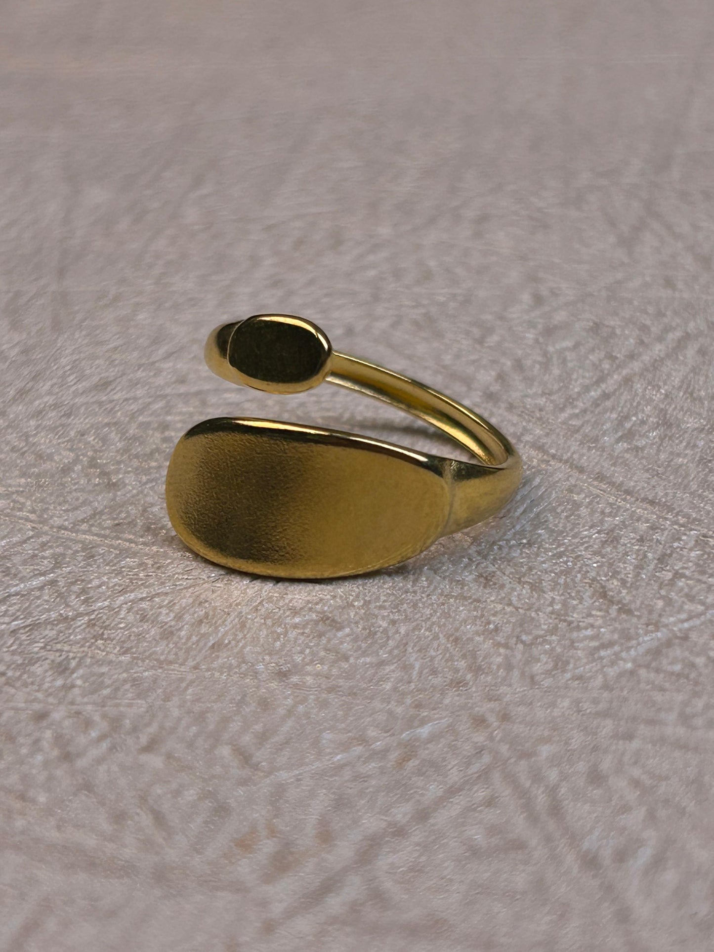 Adjustable Curve Ring