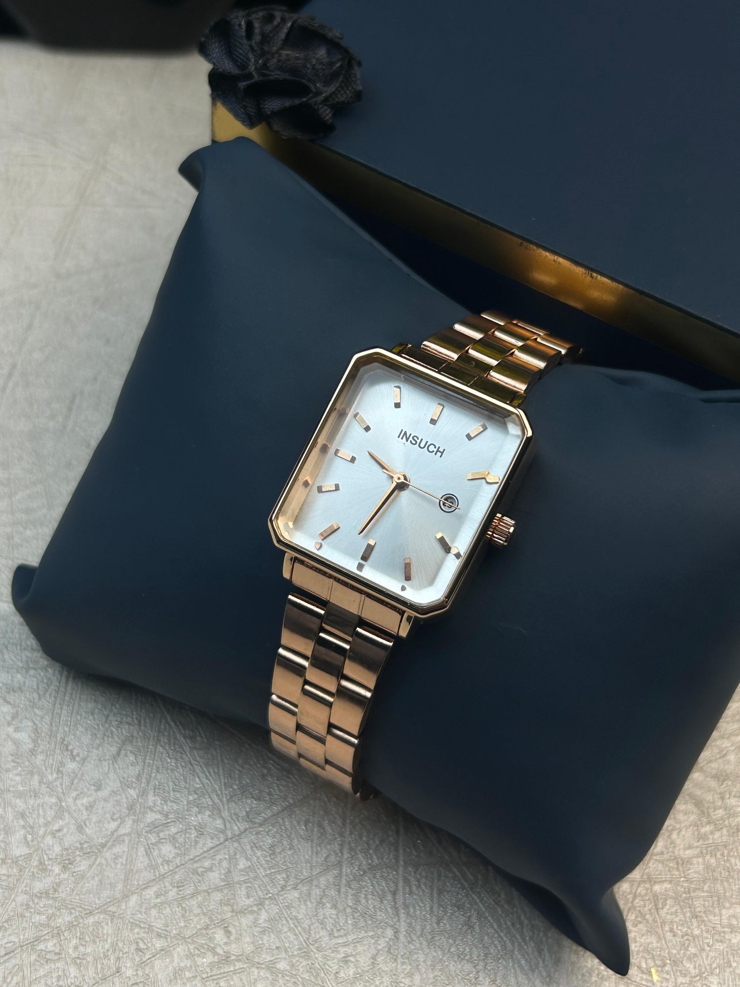 INSUCH Diamond Glaze Gold Watch