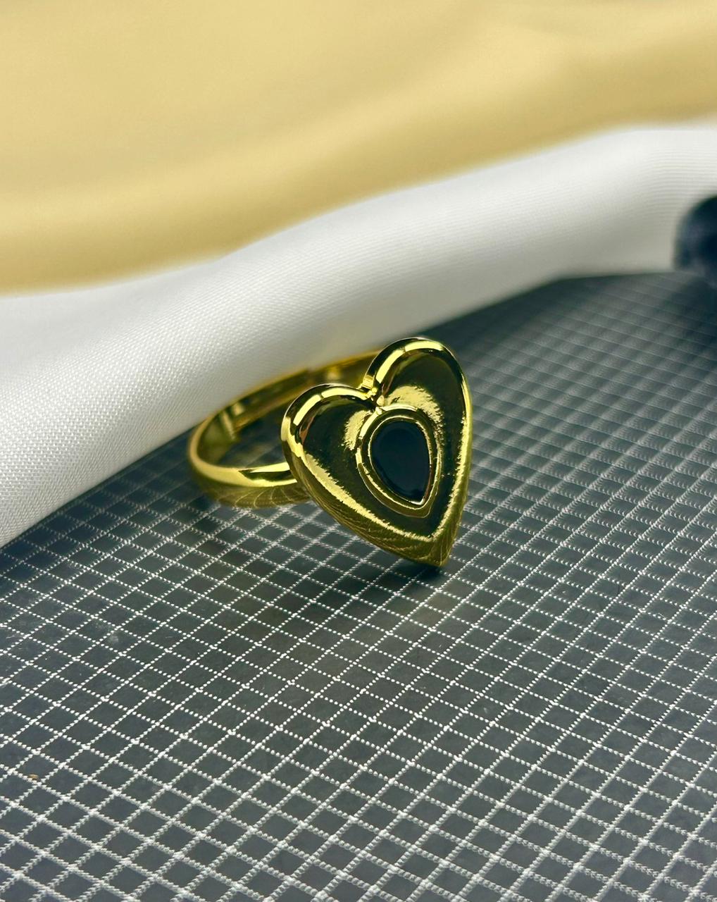 Elegant Black Heart Ring