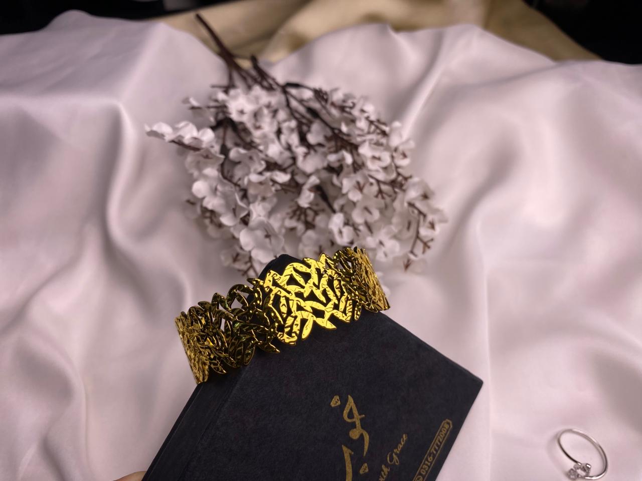 Majestic Handcuff Armlet
