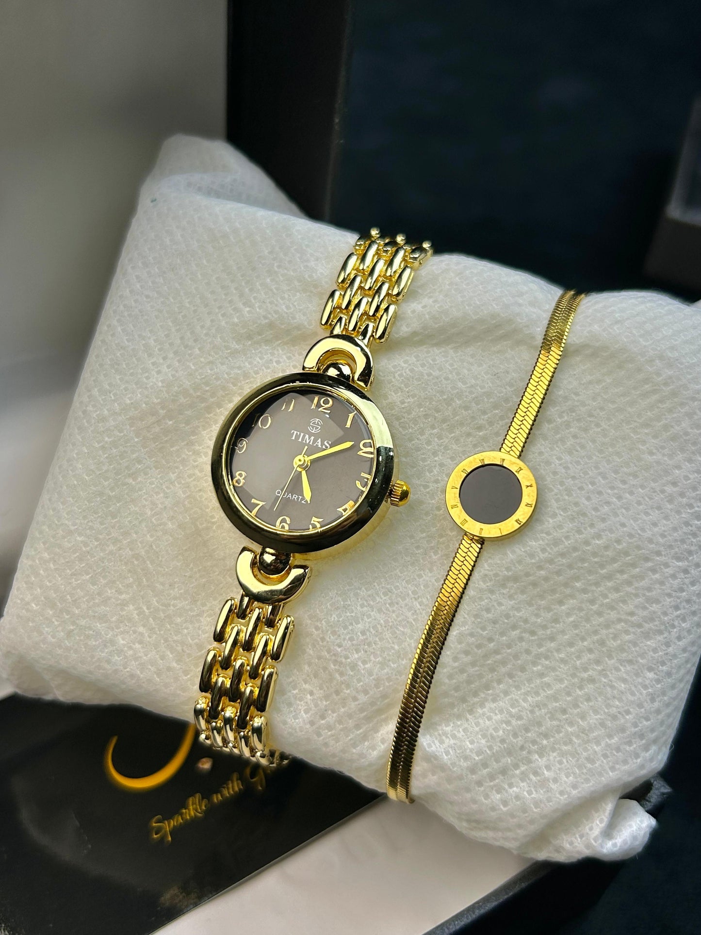 TIMAS Quartz Watch with Elegant Bracelet - Golden