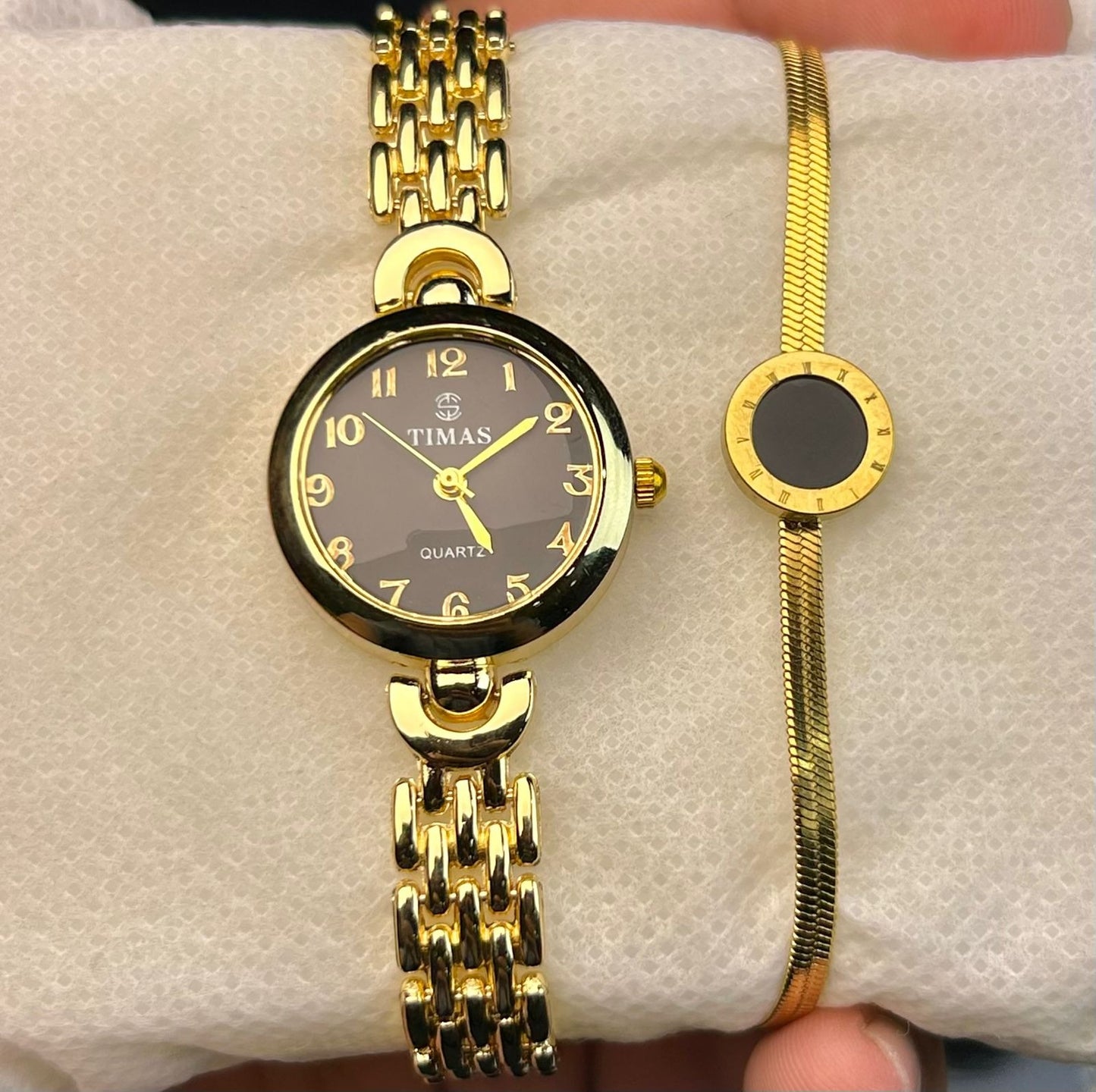 TIMAS Quartz Watch with Elegant Bracelet - Golden