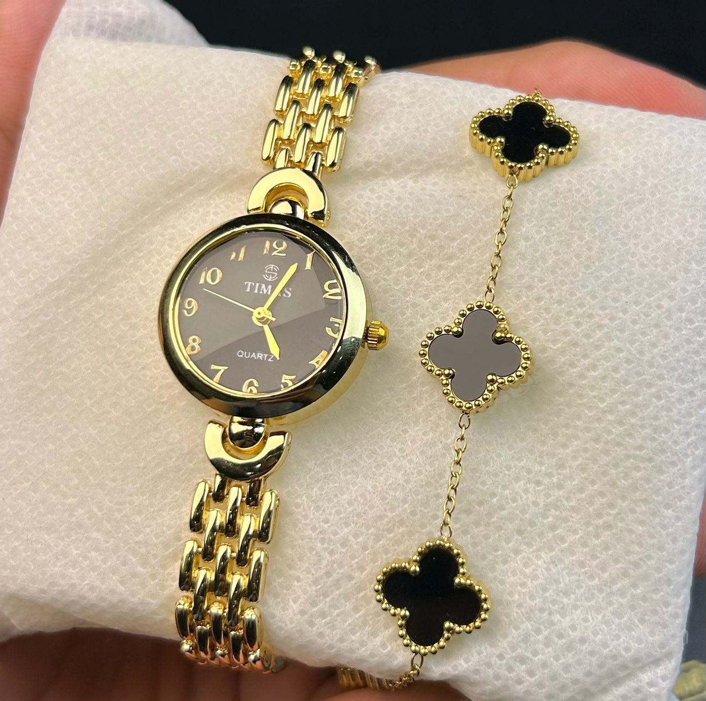 TIMAS Quartz Watch with Leaf Clover Bracelet – Golden