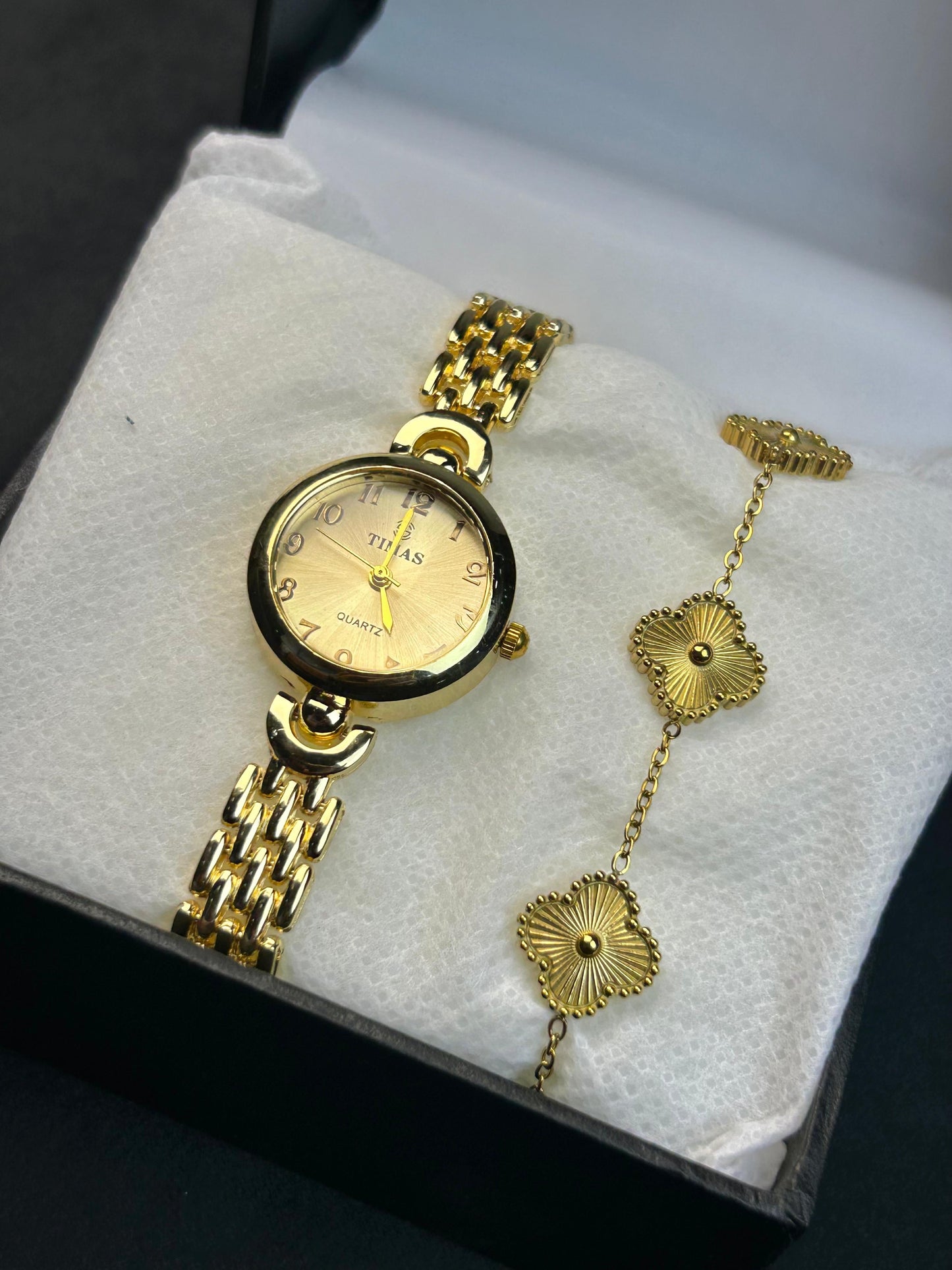 TIMAS Quartz Women Watch with Clover Bracelet - Golden