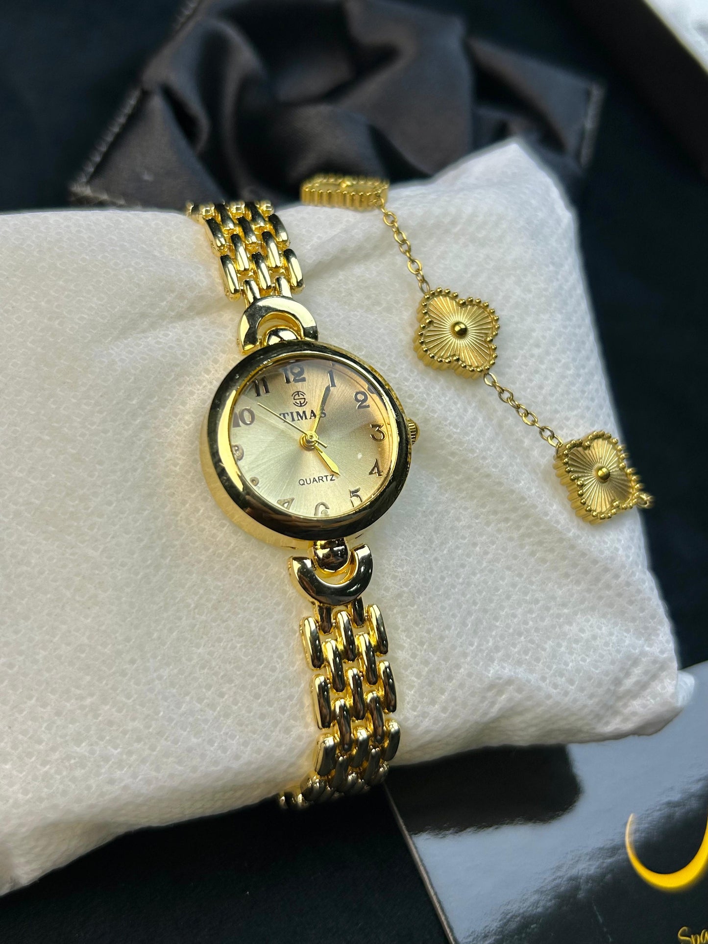 TIMAS Quartz Women Watch with Clover Bracelet - Golden