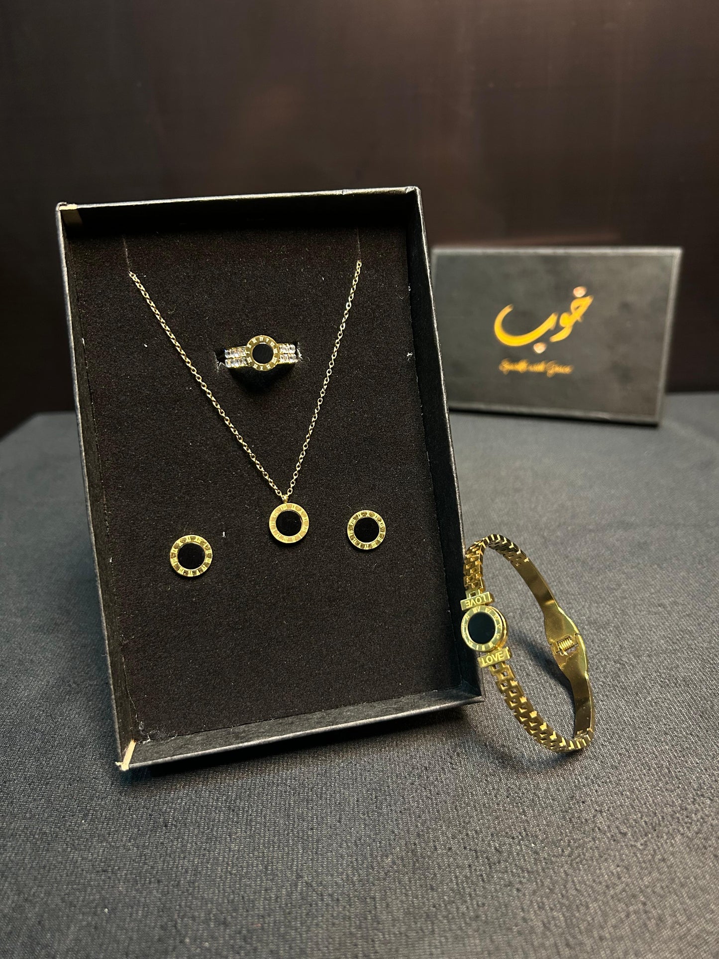 Roman Elegant Set
