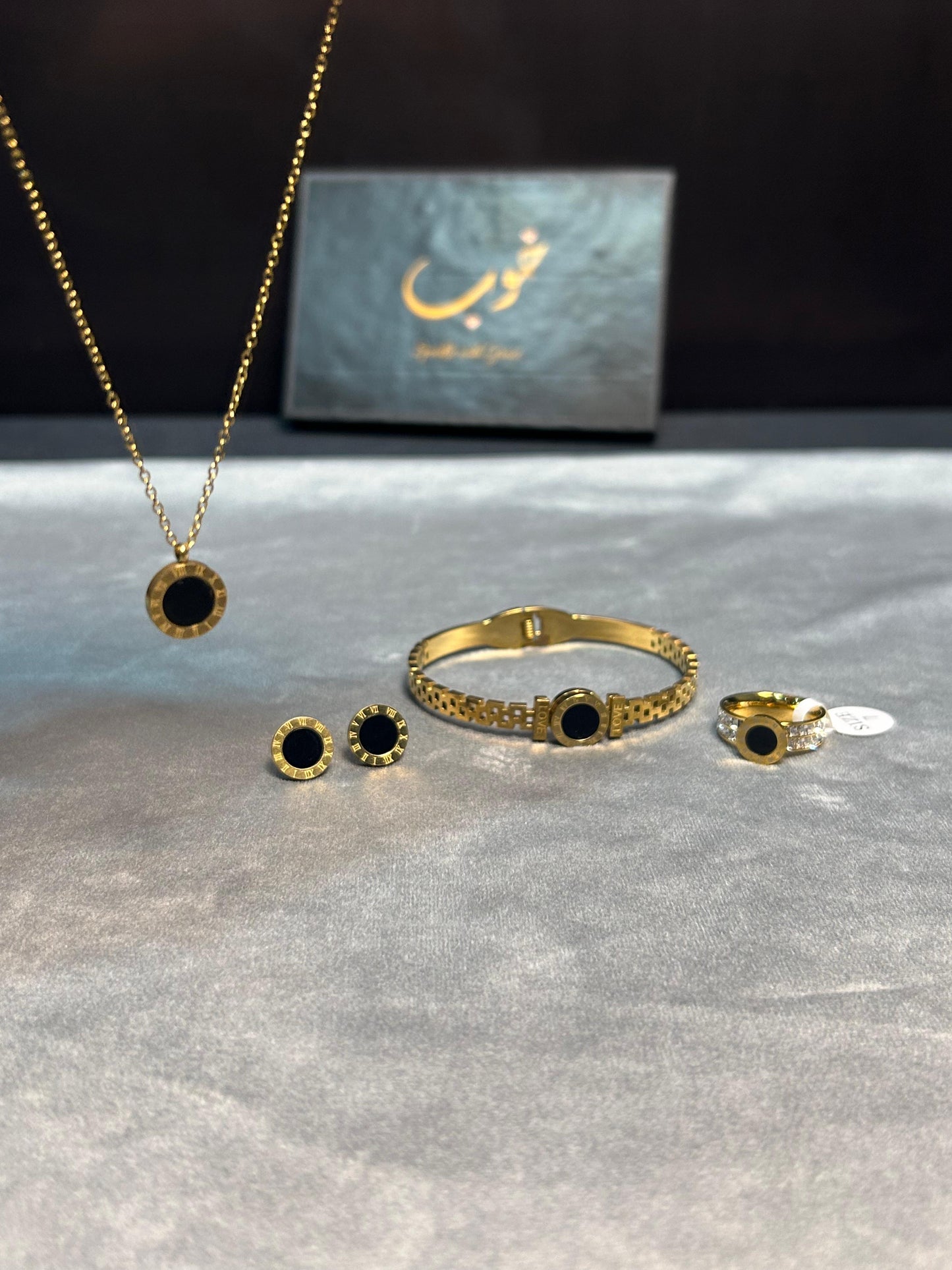 Roman Elegant Set