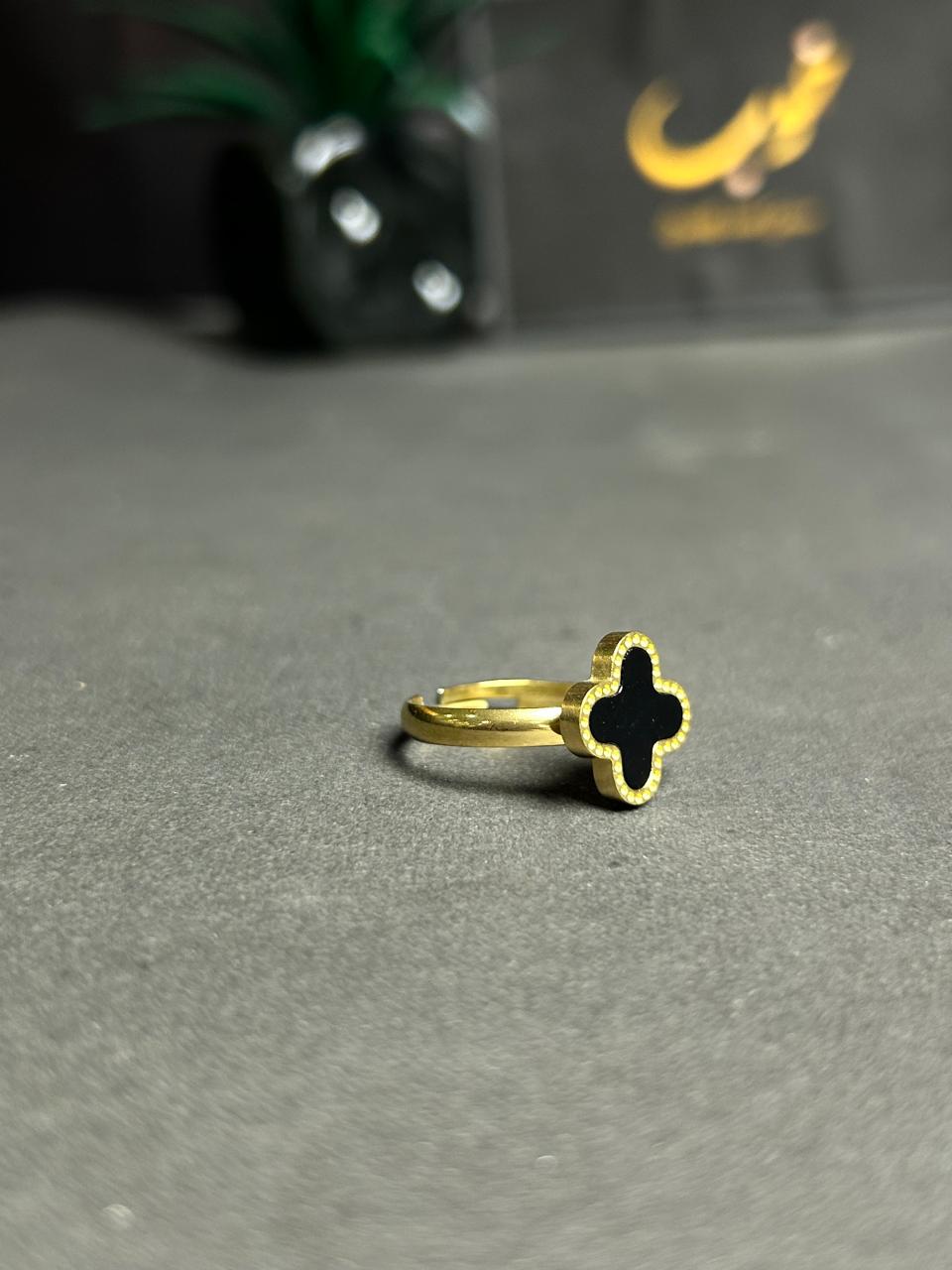 Leaf Clover Ring