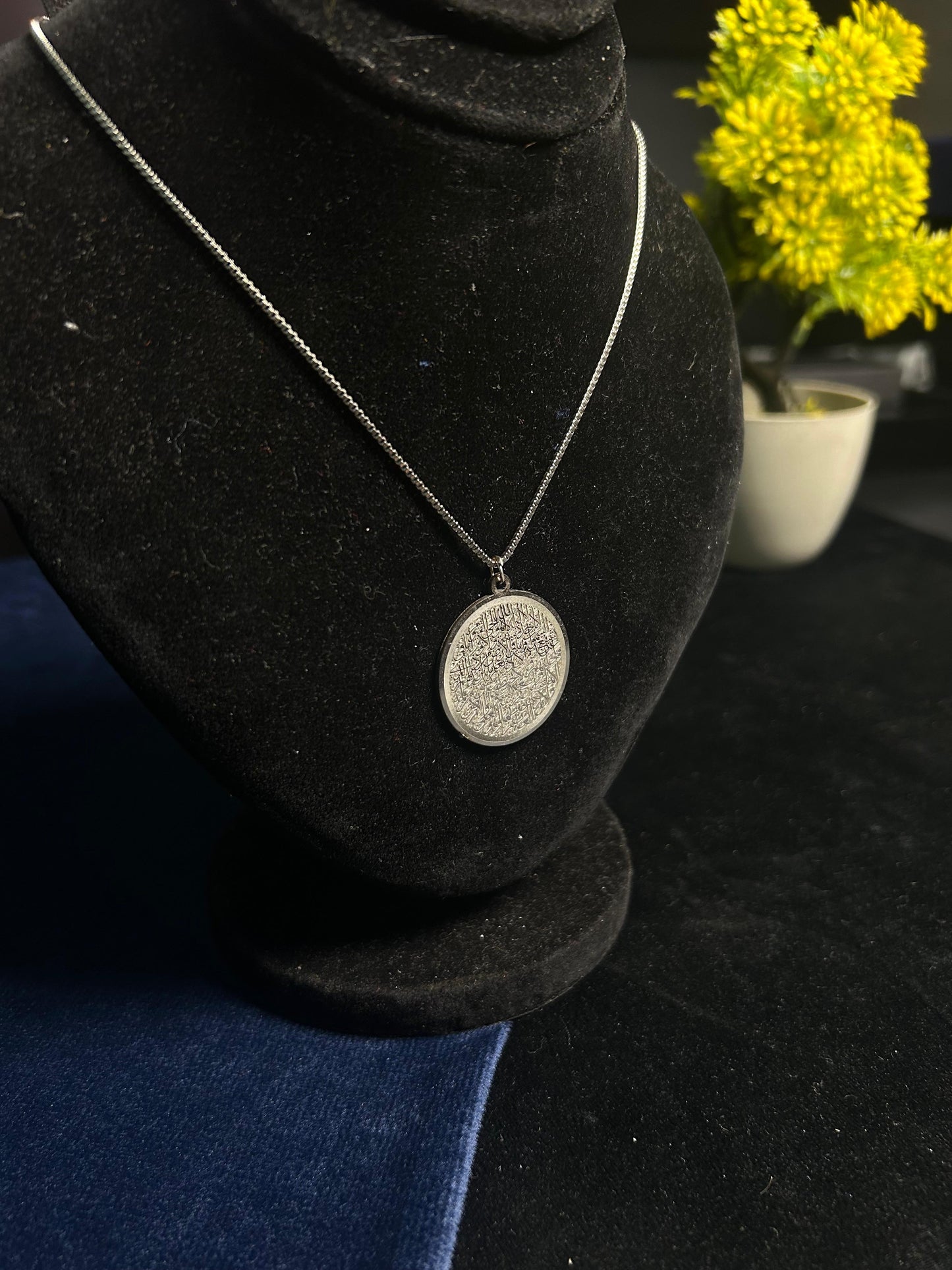 Unisex Ayatul Kursi Round Pendant Chain