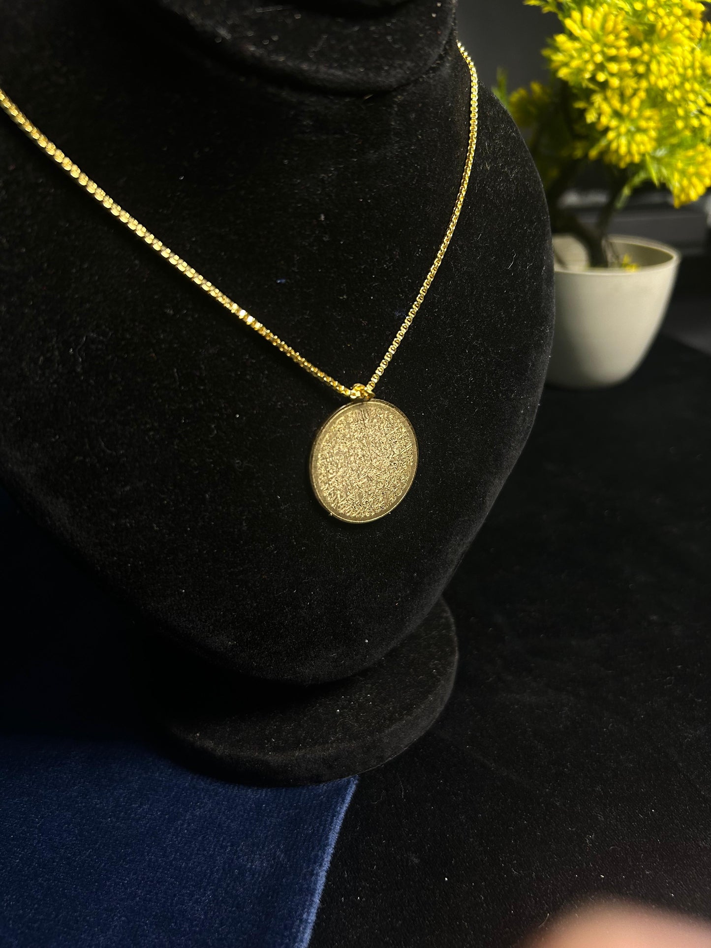 Unisex Ayatul Kursi Round Pendant Chain