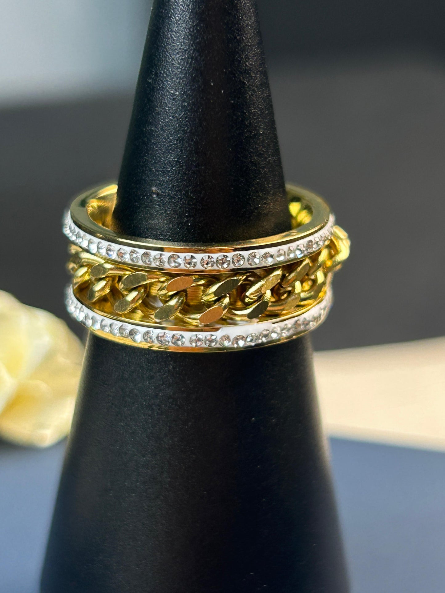 Elegant Spinner Chain Ring