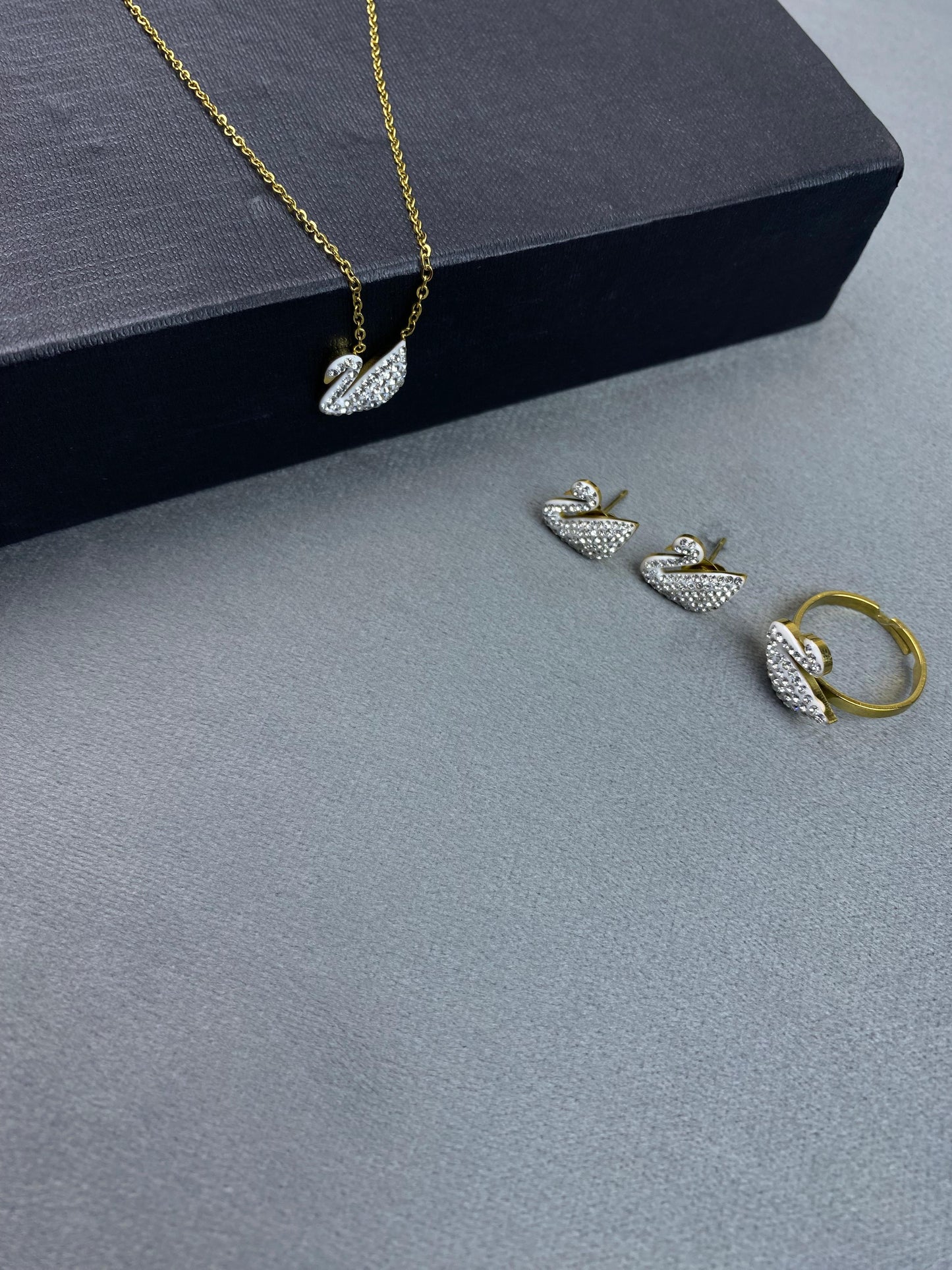 Dazzle White Duck Set