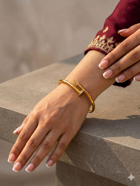 Car-tier Nail Armlet With Stones
