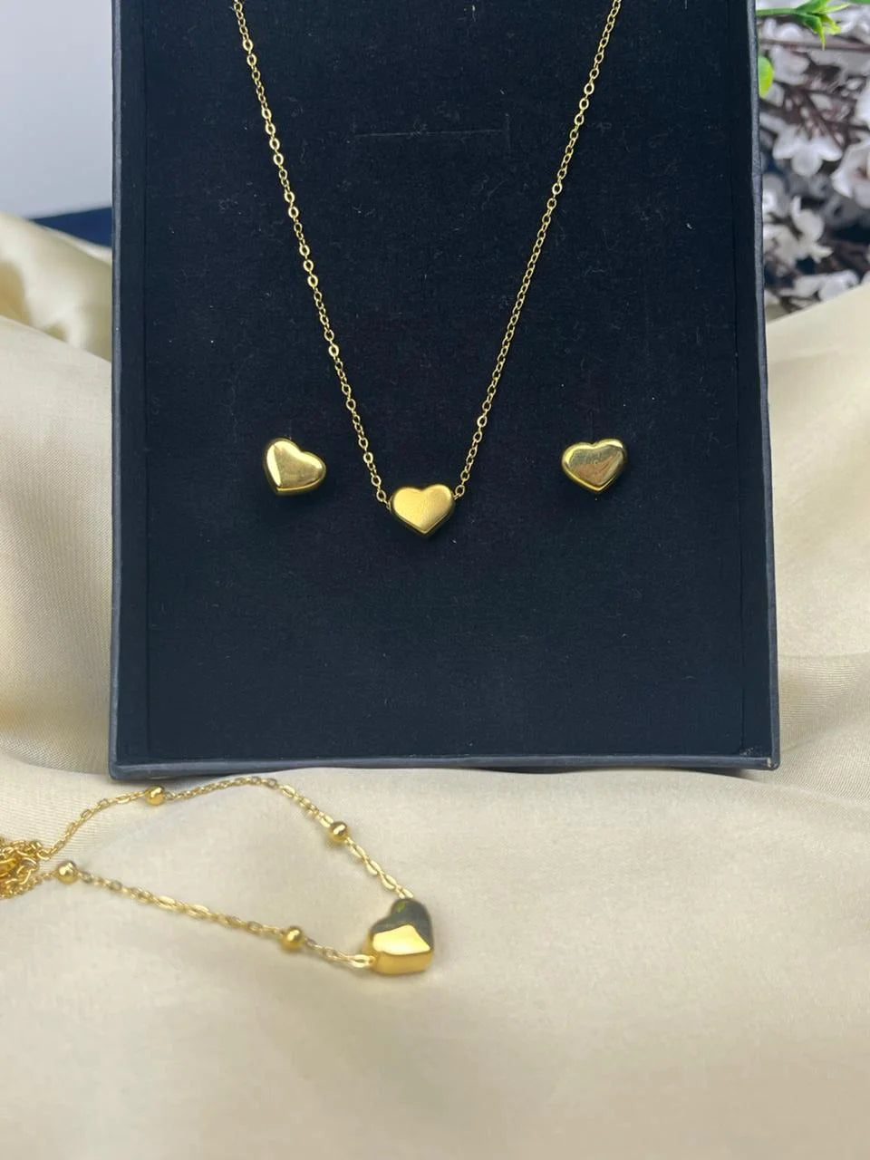 Classic Golden Heart Pendant Set