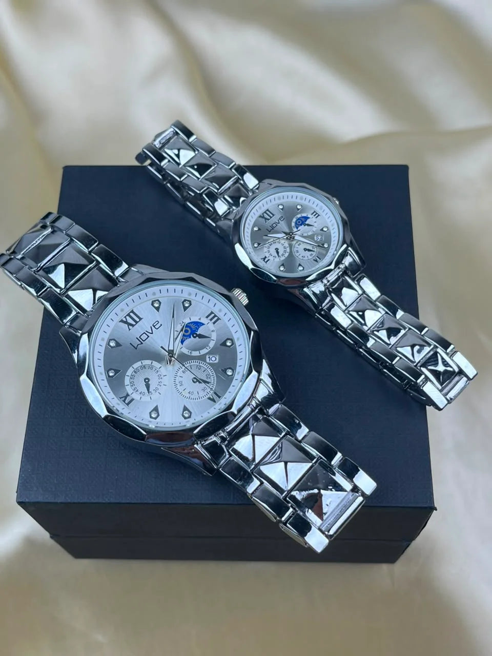 Classic WAVE Silver tone Couple Watch