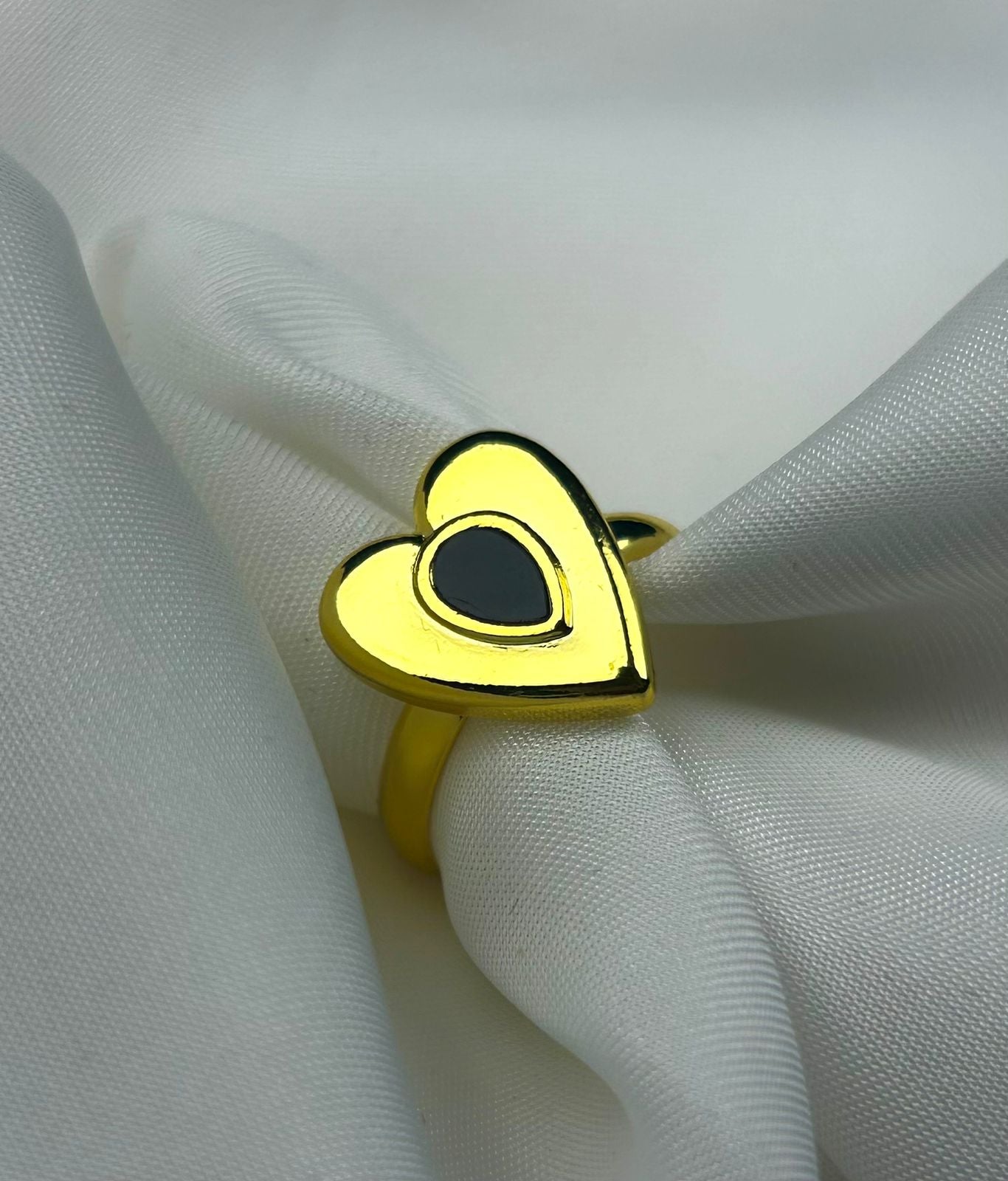 Elegant Black Heart Ring