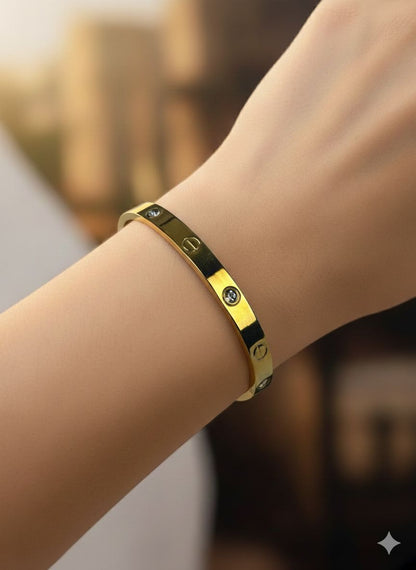 Love Car-tier Armlet