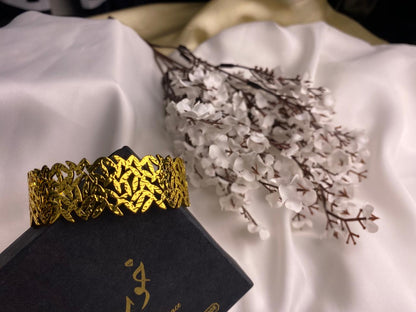 Majestic Handcuff Armlet