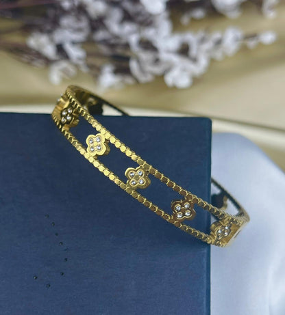 Minimal Floral Armlet