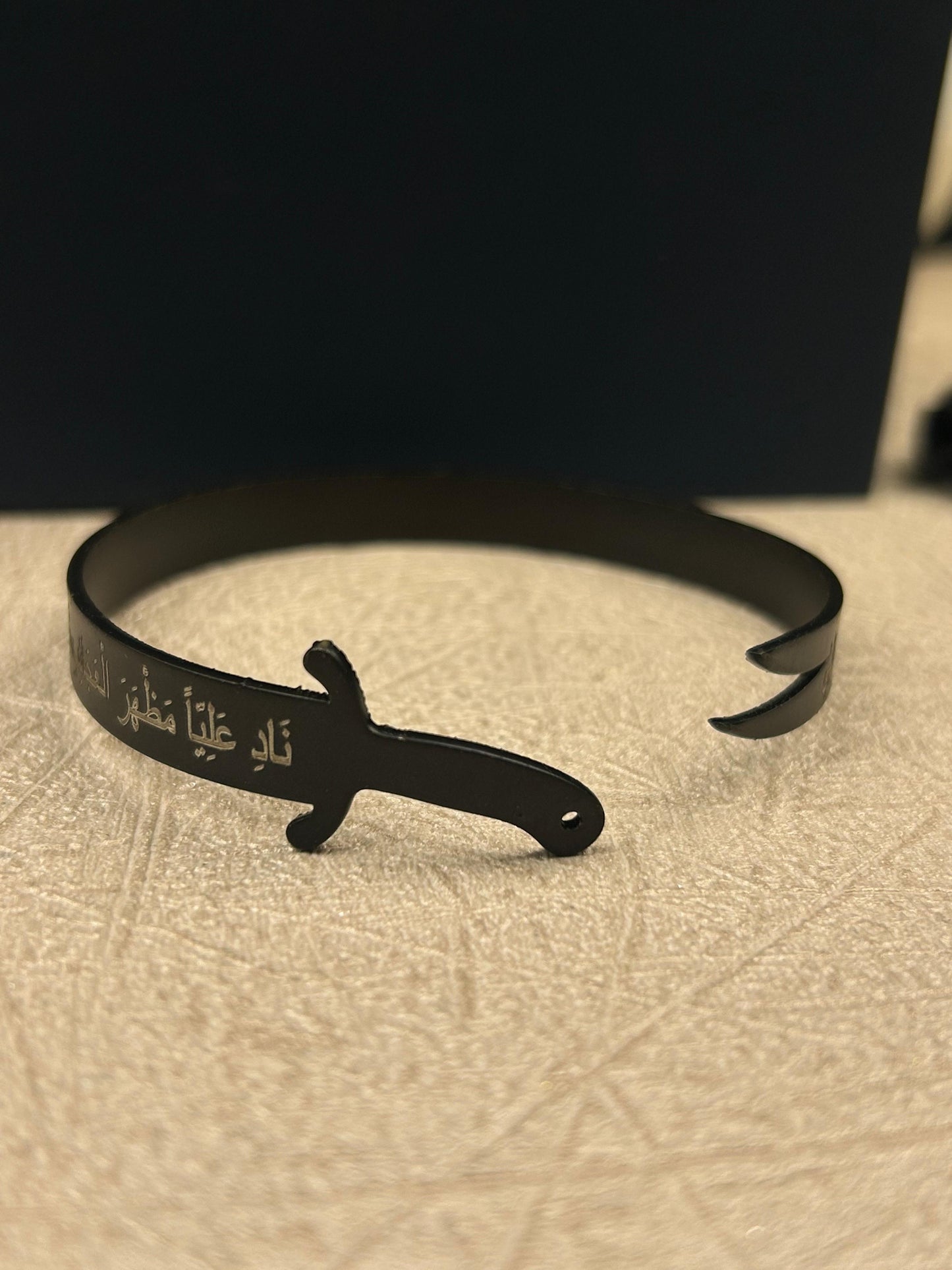 Nad e Ali Sword Handcuff