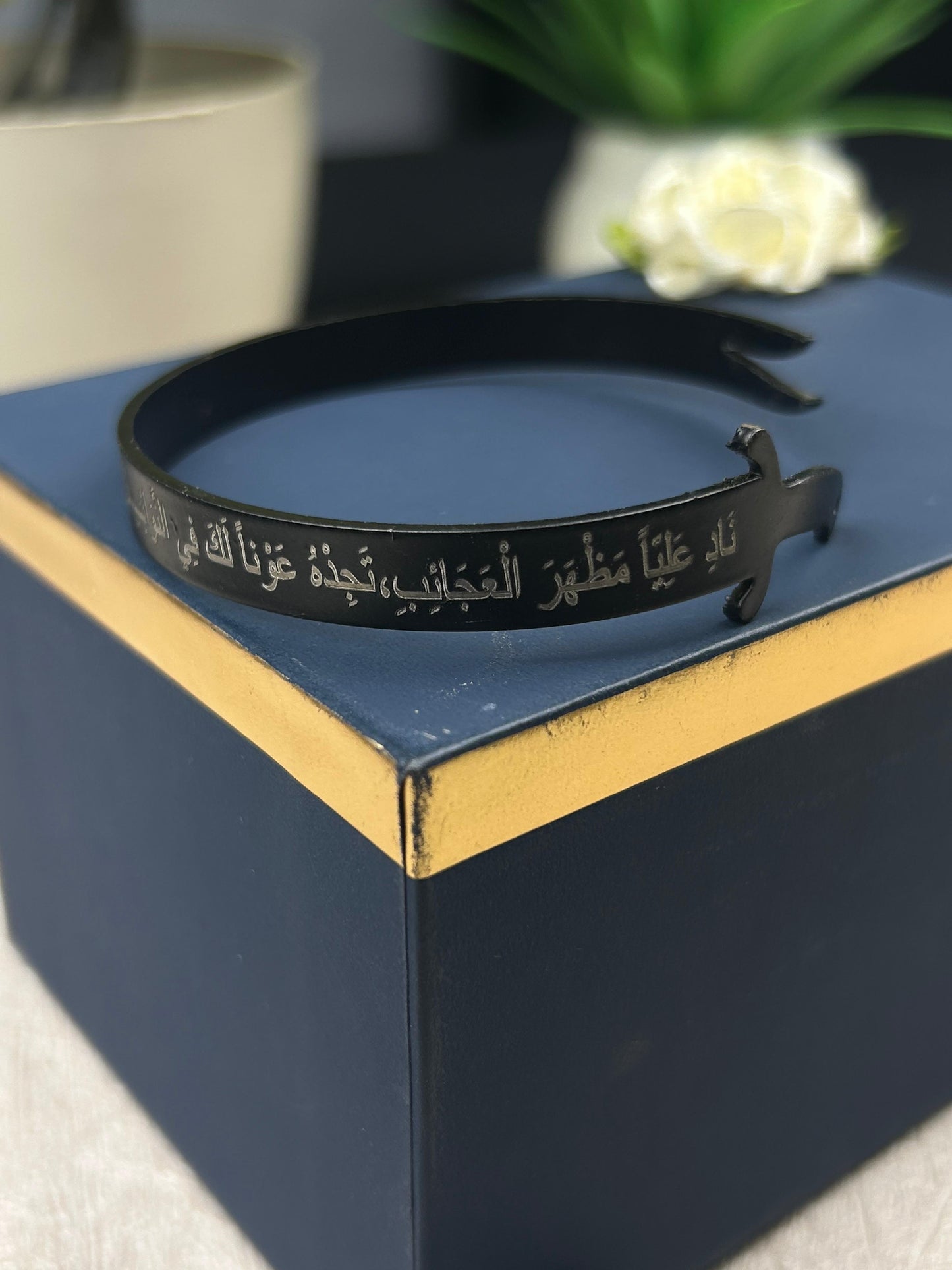 Nad e Ali Sword Handcuff