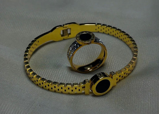 New Elegant Armlet with Ring