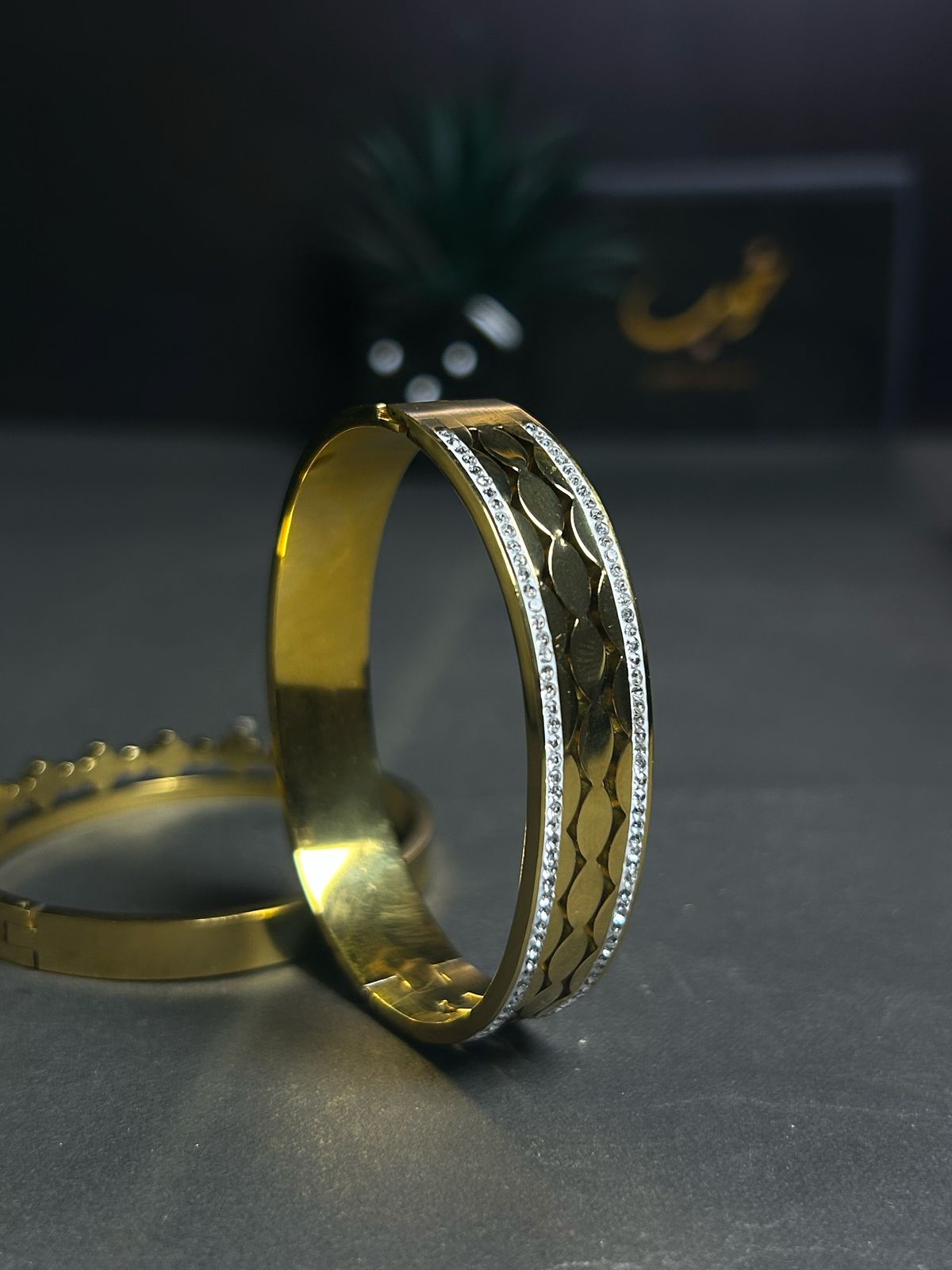Glitz & Gold Armlet
