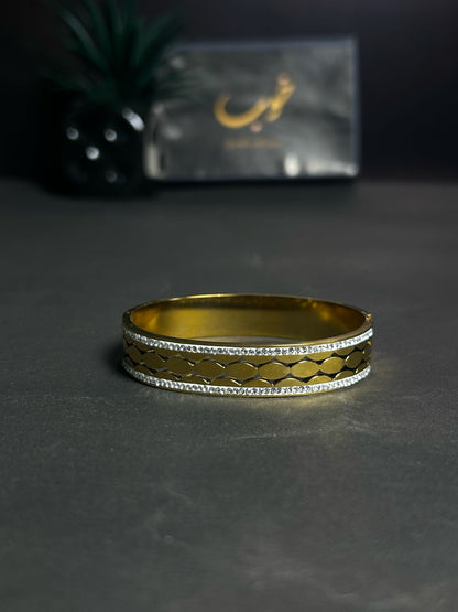 Glitz & Gold Armlet