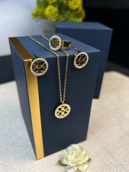 Elegant Tory Set With Ring