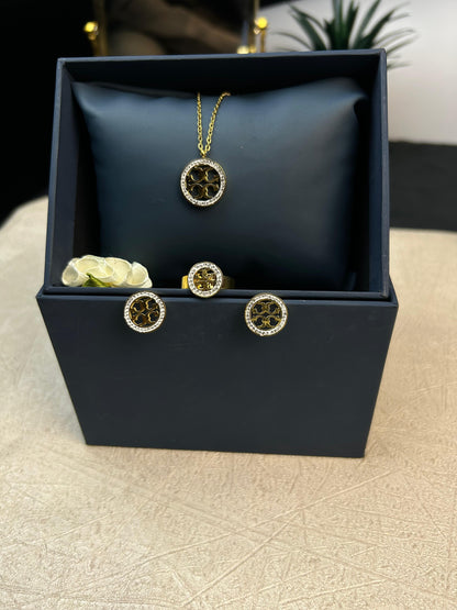 Elegant Tory Set With Ring