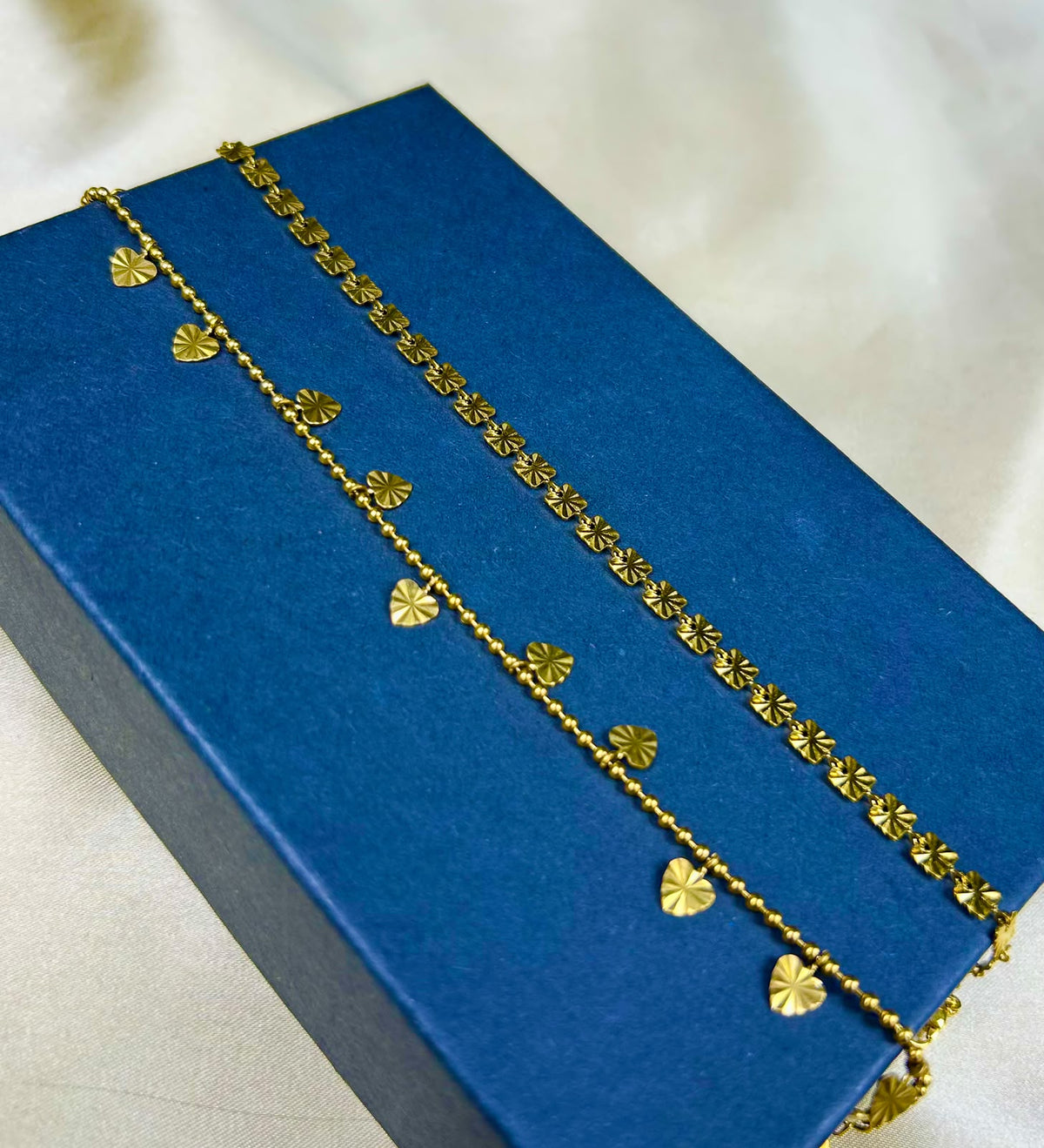 Pair of stylish and Daisy Floral Anklets