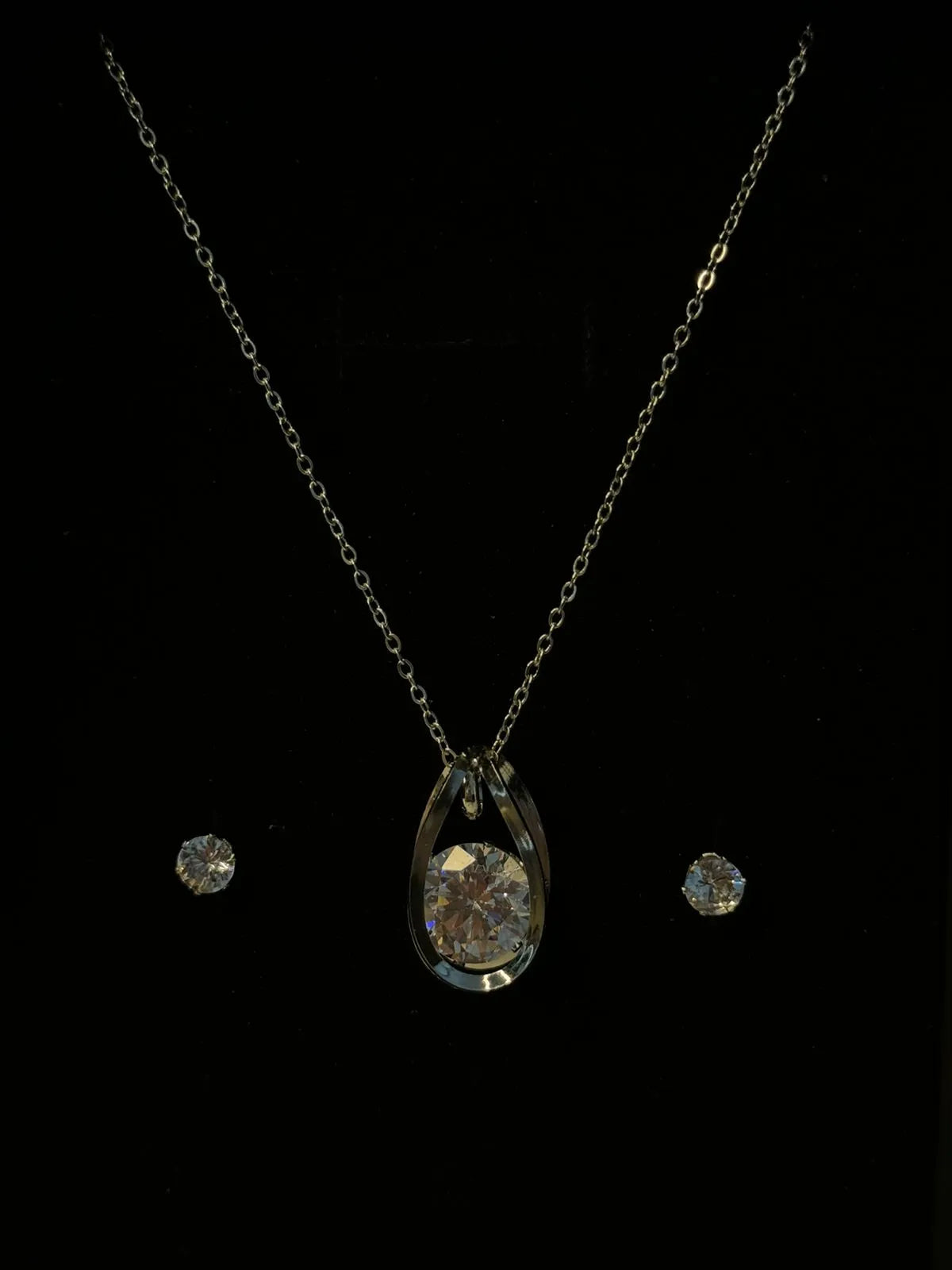 Groove Diamond Pendant & Earrings Set