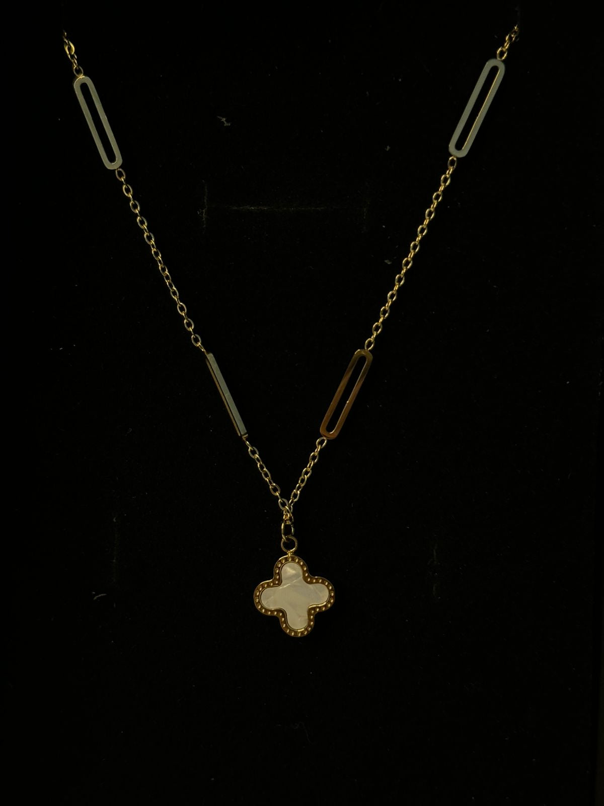 Clover Leaf Pendant & Studs Set